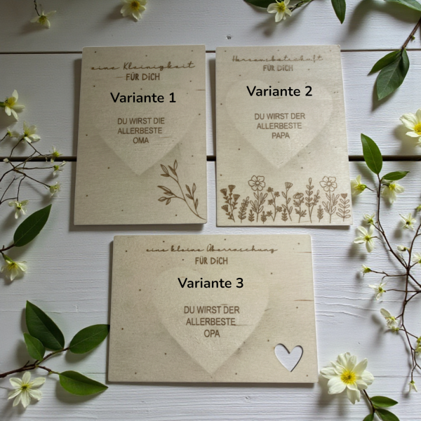 Holz‑Rubbelkarte zur Schwangerschaftsverkündung mit goldenem Rubbelherz.